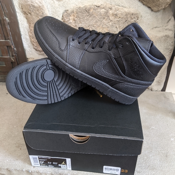 Jordan 1 mid triple black - Picture 1 of 6